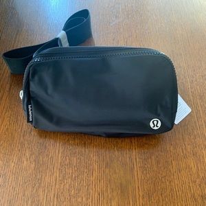 Lululemon Everywhere Belt Bag